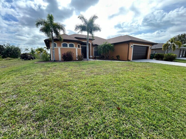 Building Photo - Welcome Home To This 3-Bedroom, 2-Bath, 2-...