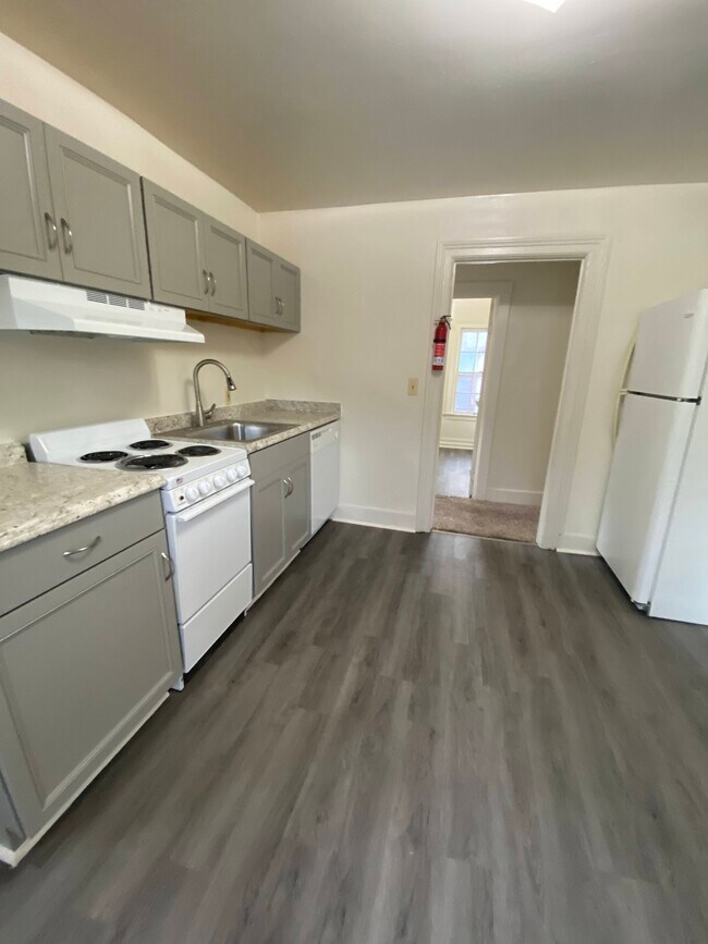 Kitchen - 320 N Adams St