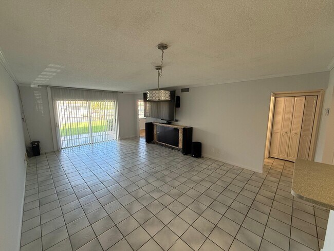 Foto del edificio - 1050 Sugar Sands Blvd