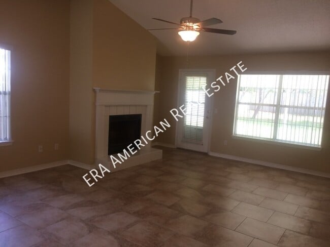 Building Photo - 2820 Tamiami Trail