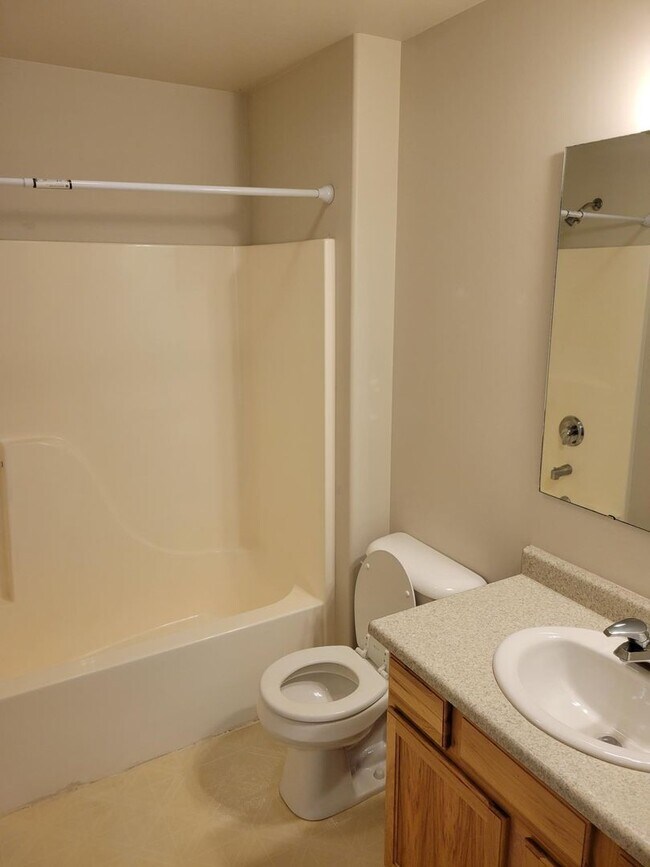 Building Photo - 3 Bedroom, 2.5 Bathroom Townhouse; Short D...