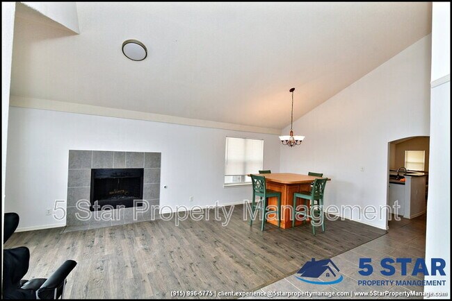 Building Photo - 10937 Northview Dr