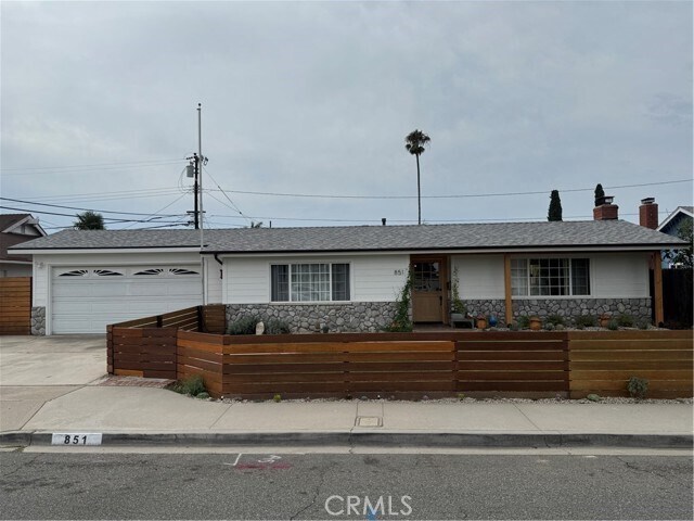 Foto principal - 851 St Clair St