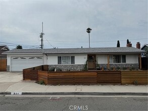 Building Photo - 851 St Clair St