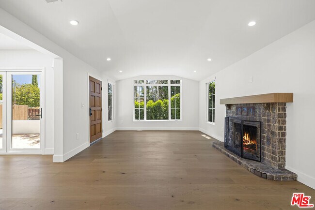 Building Photo - 11151 Hortense St