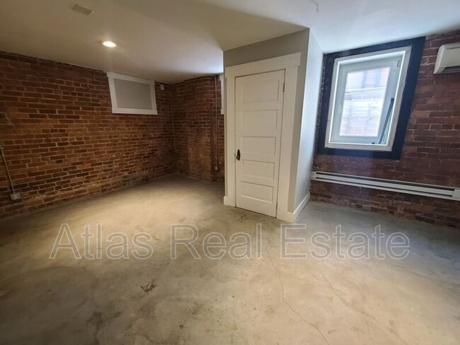 Building Photo - 1066 N Clarkson St