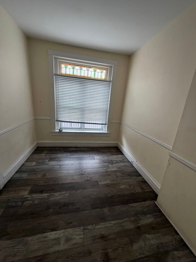 Building Photo - 4 Bedroom House