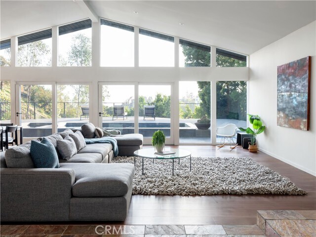 Foto del edificio - 2420 Bowmont Dr