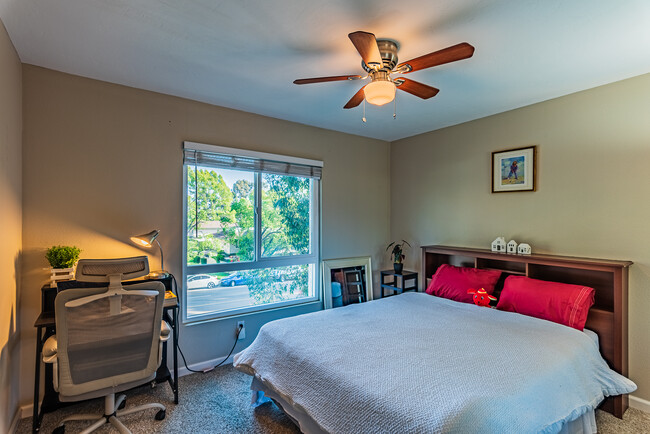 Foto del edificio - 9504 Carroll Canyon Rd