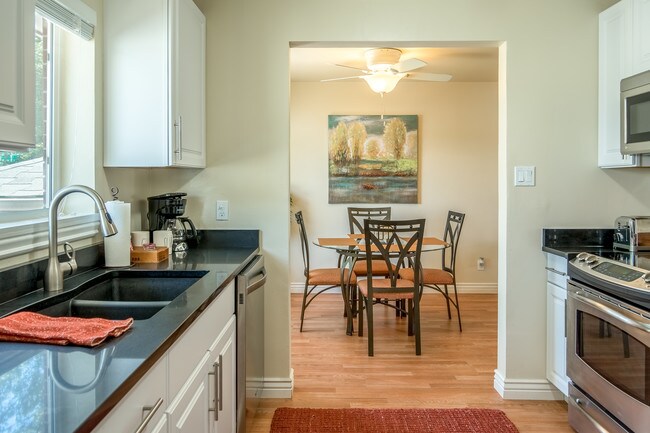 Foto del edificio - 1825 S Monroe St