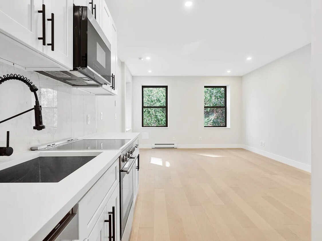 Foto principal - 239 E 33rd St