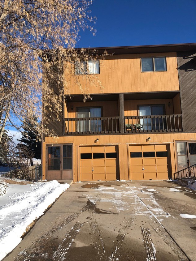 871 N 14th St, Laramie, WY 82072 Townhome Rentals in Laramie WY