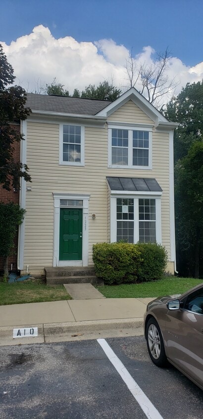 Primary Photo - 1223 Stockport Ct