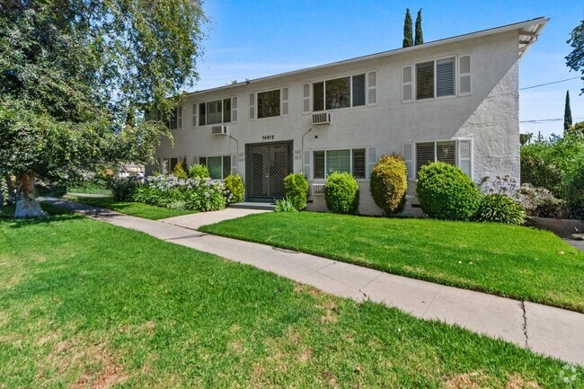 Building Photo - 14619 Moorpark St