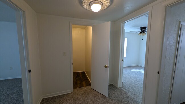 Foto del edificio - 320 W Dill St