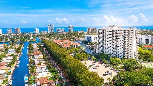 Foto del edificio - 3200 Port Royale Dr S