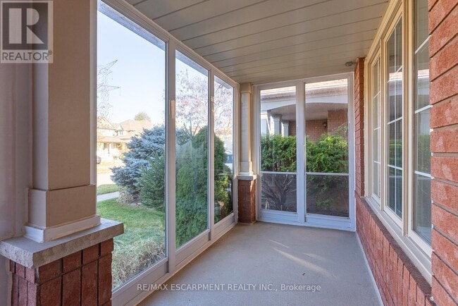 Photo du bâtiment - 1749 Samuelson Cir