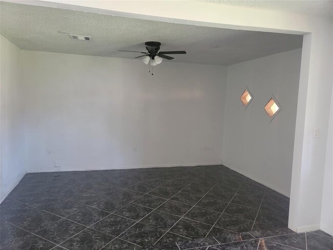 Building Photo - 6610 Micollet St