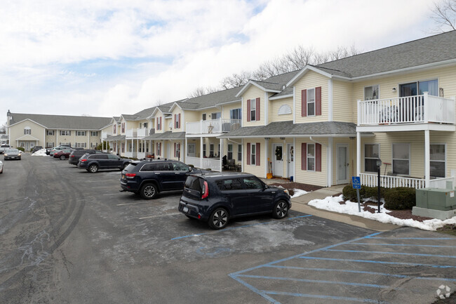 Building Photo - Cambridge Manor