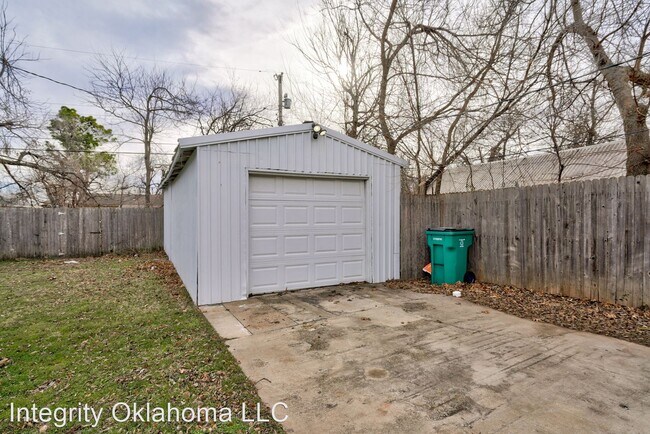 Building Photo - 2 br, 2 bath House - 3224 SW 47th St.