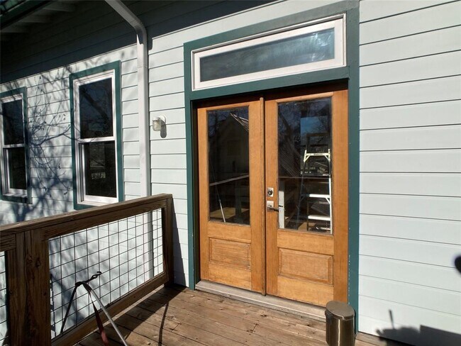 Foto del edificio - 1402 E 2nd St