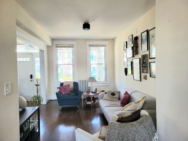 Foto del edificio - 3122 Warder St NW