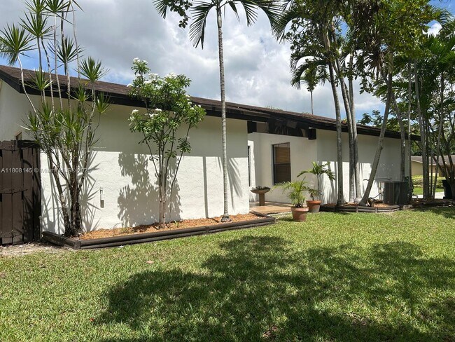 Foto del edificio - 12800 SW 104th Terrace