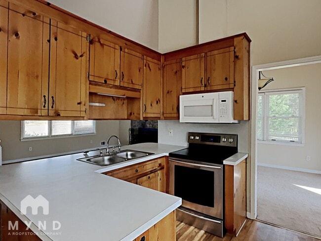 Building Photo - 3255 Sharon Ln