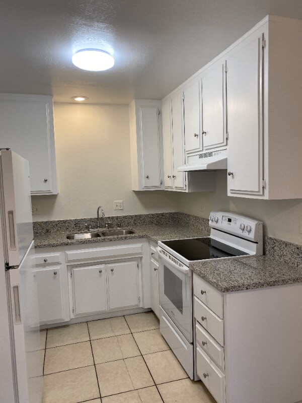 Foto del edificio - 4400 Parkwood Ct