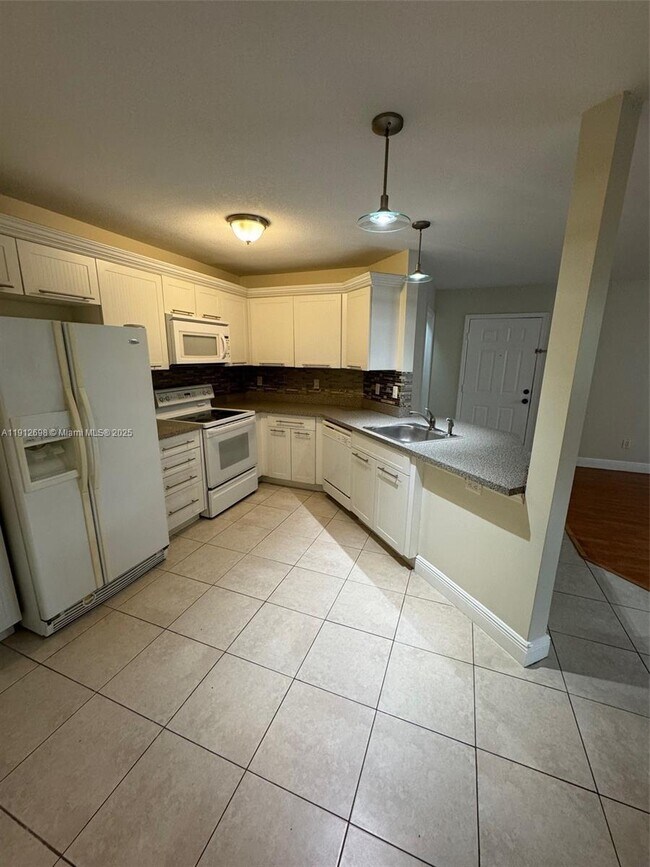 Foto del edificio - 4025 W McNab Rd