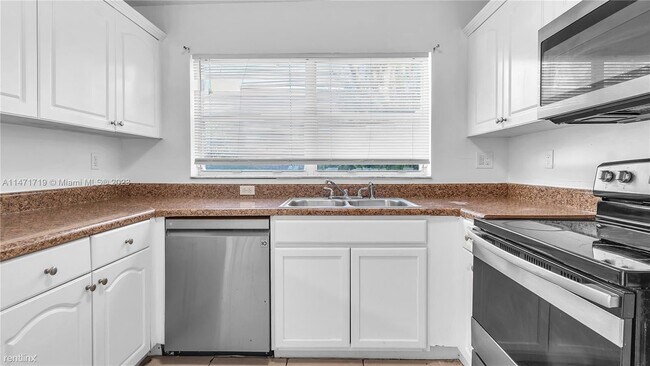 Foto del edificio - 4 br, 3 bath House - 19241 NW 14th St