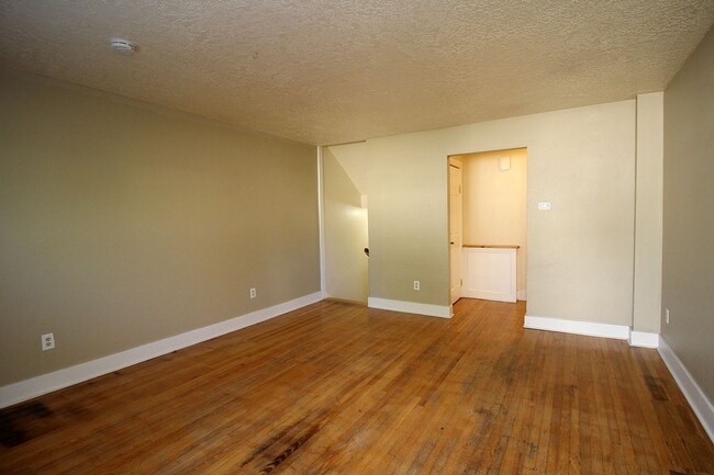 Foto del edificio - 4224-4224 N Commercial Ave
