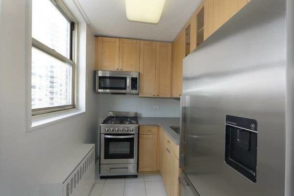 Building Photo - 166 E 34th St