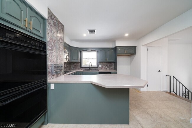 Building Photo - 305 South Pkwy