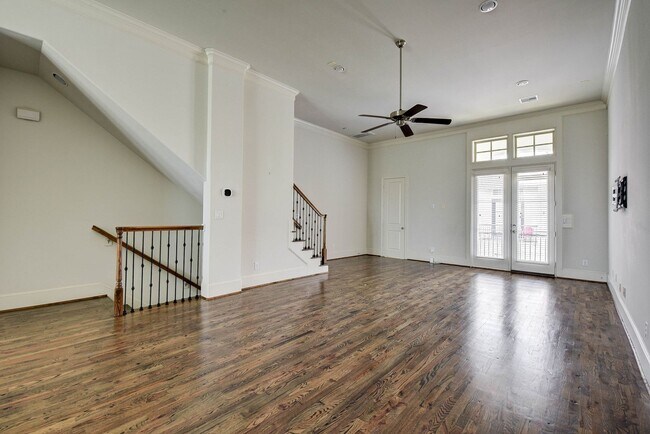 Building Photo - Modern 3 bedroom/3.5 bathroom in a gated c...