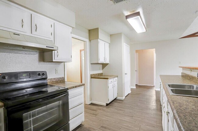 Building Photo - 16806 Dutch Ridge Dr