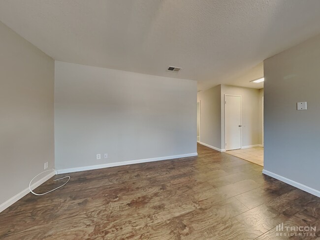 Building Photo - 916 Jacobsen St