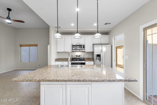 Foto del edificio - 8841 E Meadow Hill Dr