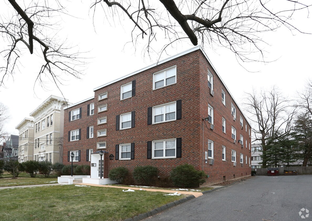 Building Photo - 18 Sherman St