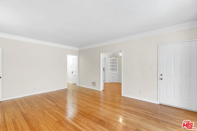 Building Photo - 633 Burnside Ave