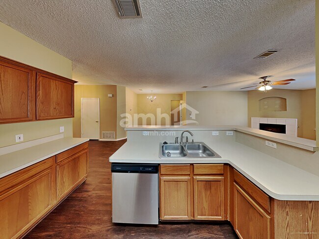 Building Photo - 1420 Mosscreek Dr