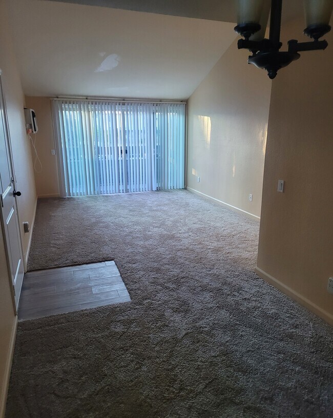 Foto del edificio - 1350 N Escondido Blvd