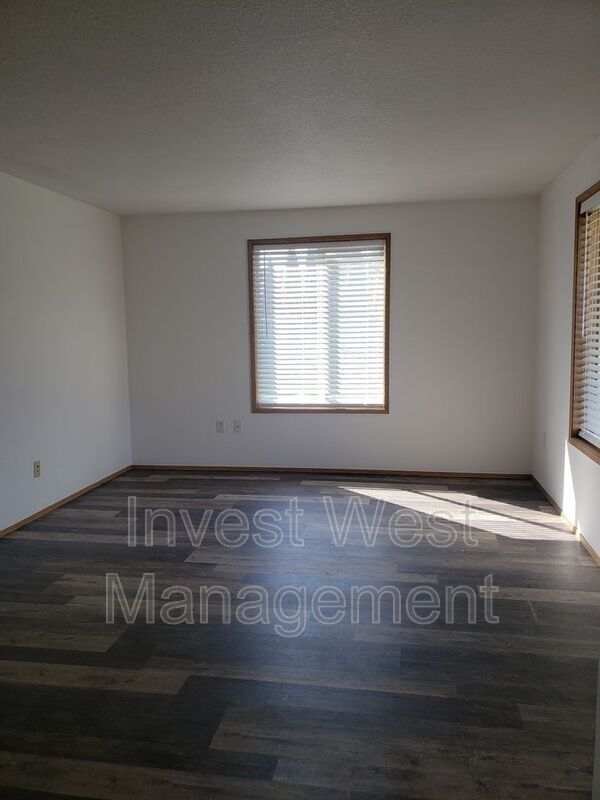 Building Photo - 6900 NE 157th Ave