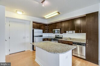 Building Photo - 440 L St NW