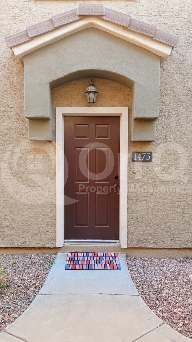 Foto del edificio - 2402 E 5th St