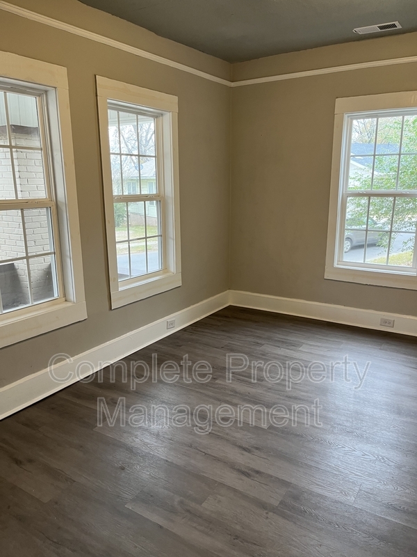 Foto del edificio - 2129 Pike Rd