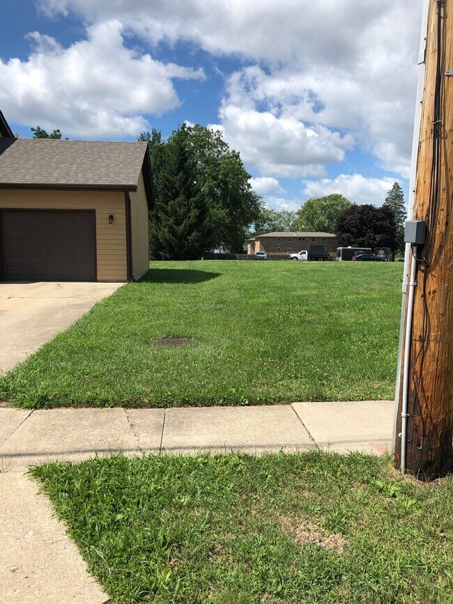 Building Photo - Cedar Apartments LLC