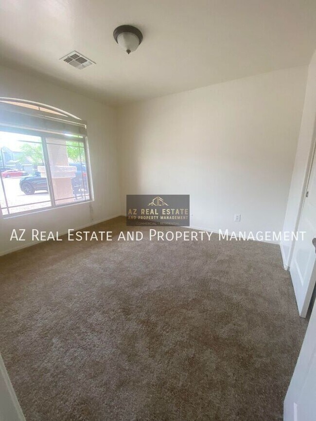 Foto del edificio - 4850 N 113th Dr