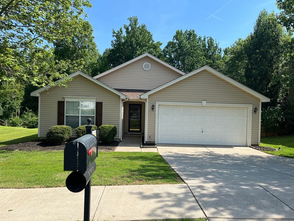Foto principal - Charming 3 Bedroom, 2 Bath Home in Indian ...