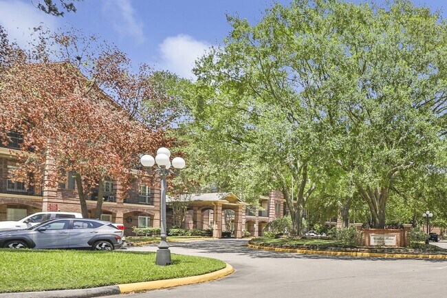Building Photo - 2803 Kings Crossing Dr